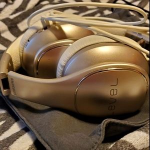 Samsung level on pro bluetooth headphones